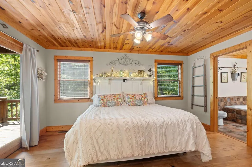 224 Dragon Tree LN Lakemont, GA 30552