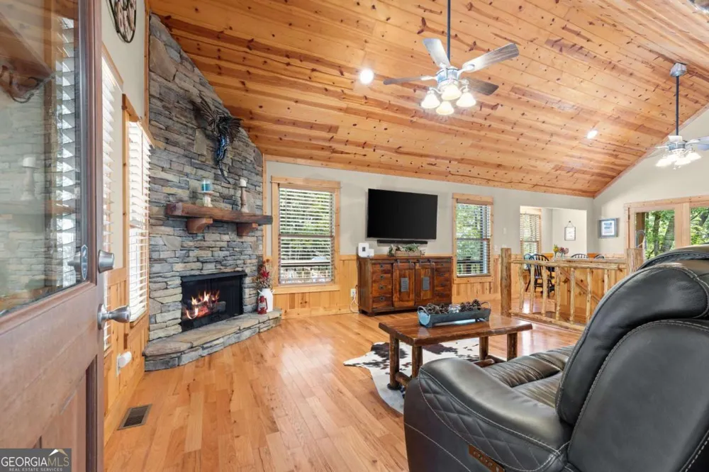 224 Dragon Tree LN Lakemont, GA 30552