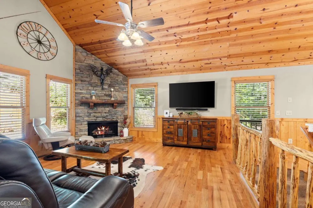 224 Dragon Tree LN Lakemont, GA 30552