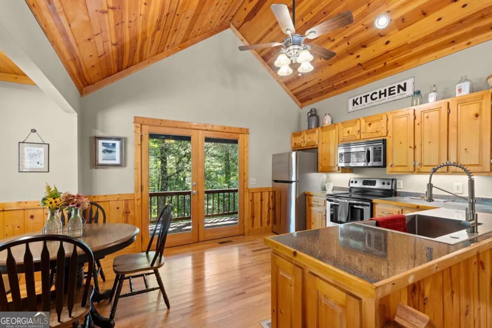 224 Dragon Tree LN Lakemont, GA 30552
