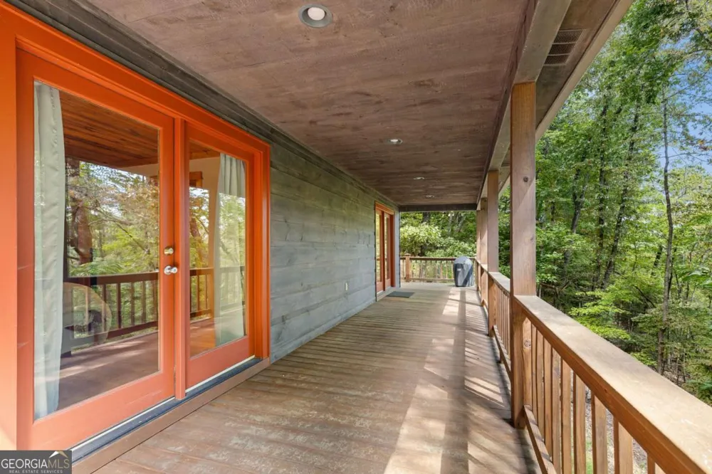 224 Dragon Tree LN Lakemont, GA 30552