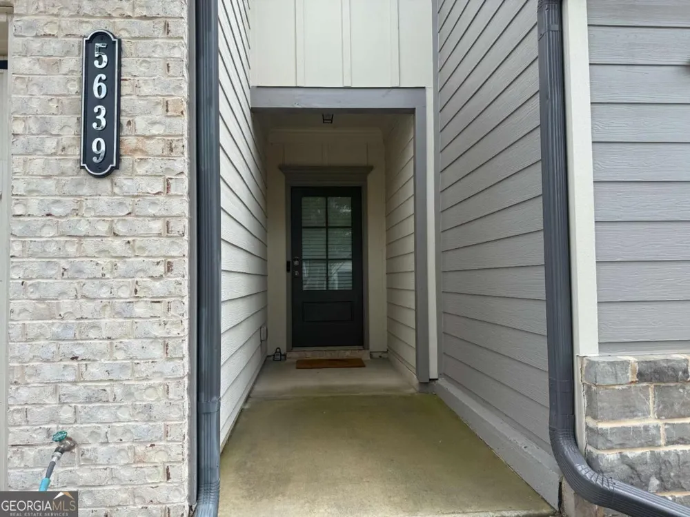 5639 Parkview LN Flowery Branch, GA 30542
