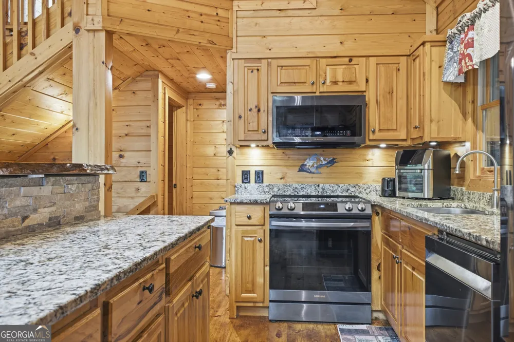 85 Hunter DR Talking Rock, GA 30175