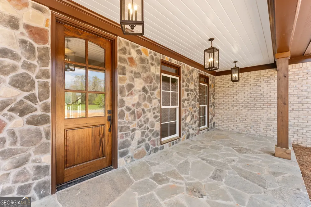 1300 Manjula LN Watkinsville, GA 30677