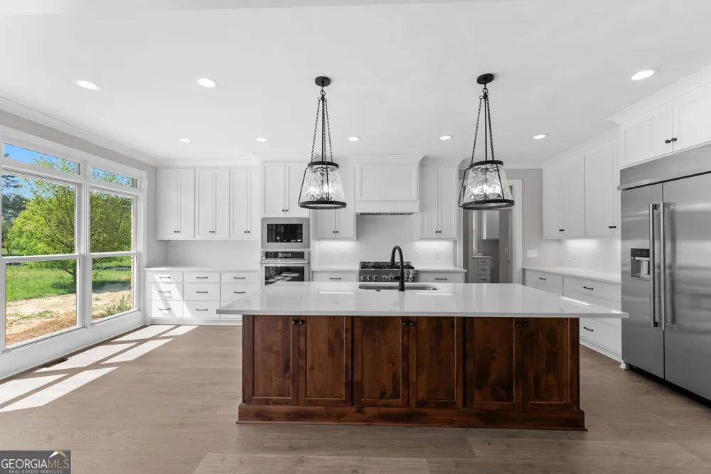 1300 Manjula LN Watkinsville, GA 30677
