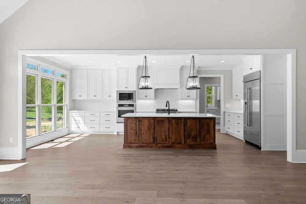 1300 Manjula LN Watkinsville, GA 30677
