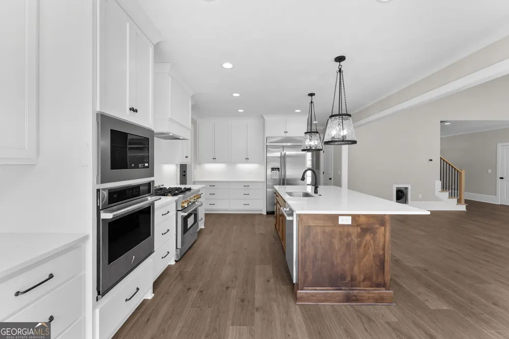 1300 Manjula LN Watkinsville, GA 30677