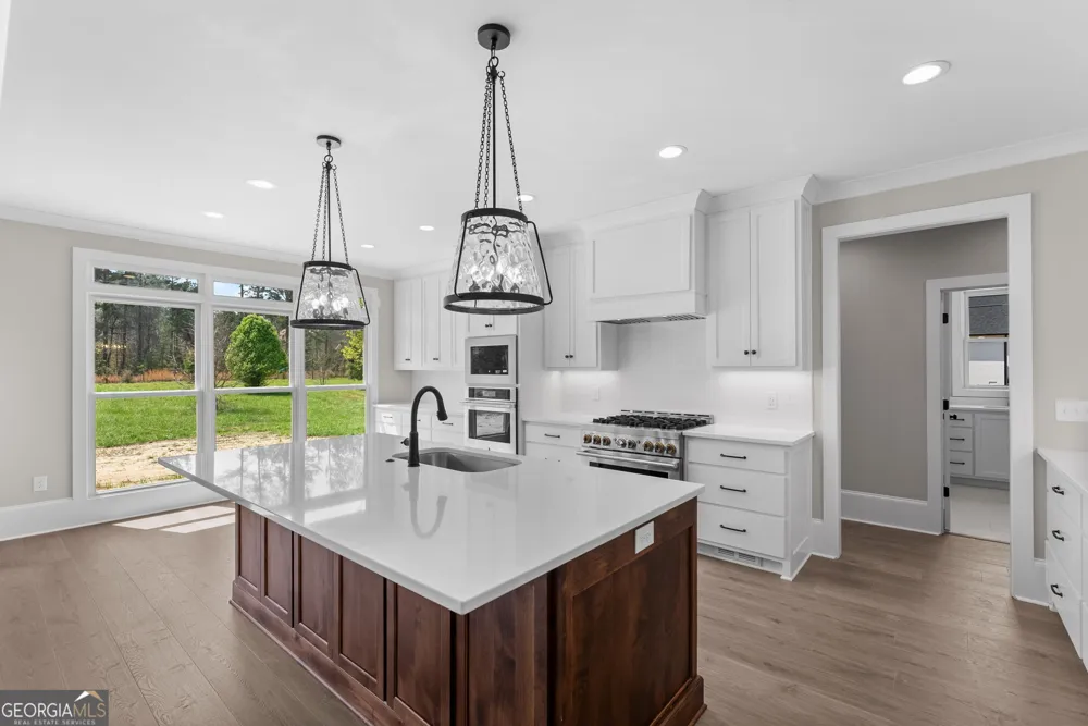 1300 Manjula LN Watkinsville, GA 30677