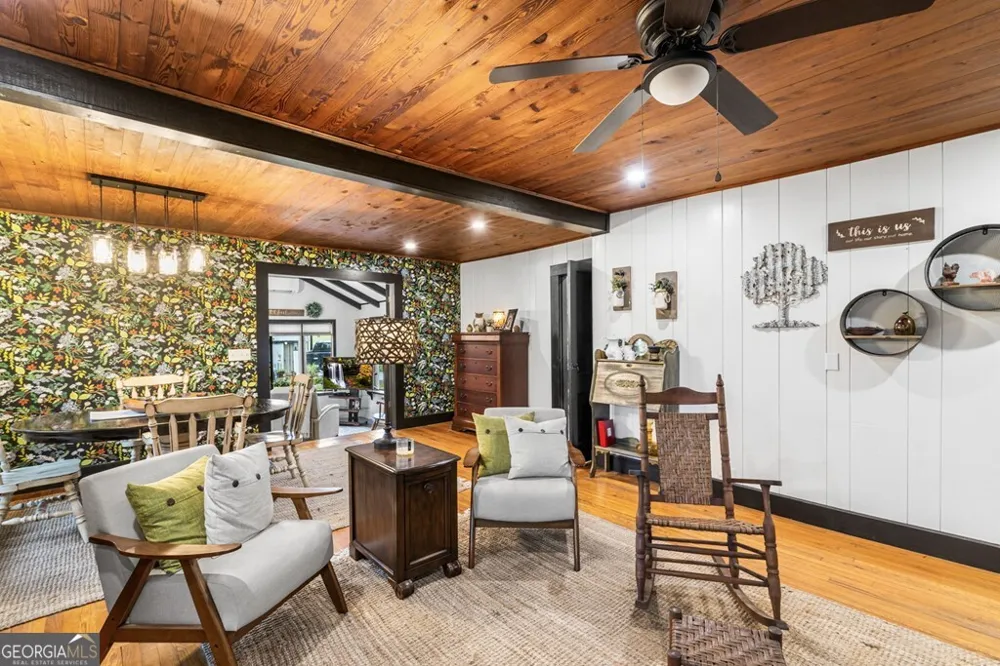 106 Settawig RD Brasstown, NC 28902