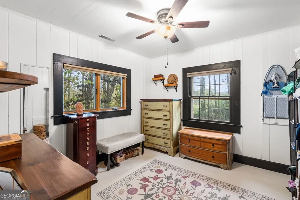 106 Settawig RD Brasstown, NC 28902