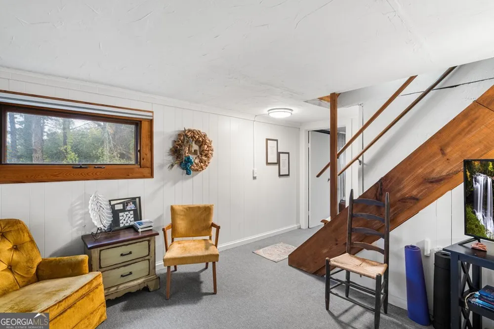 106 Settawig RD Brasstown, NC 28902