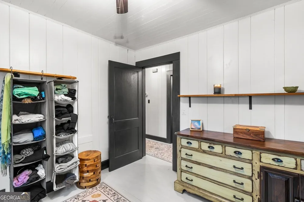 106 Settawig RD Brasstown, NC 28902