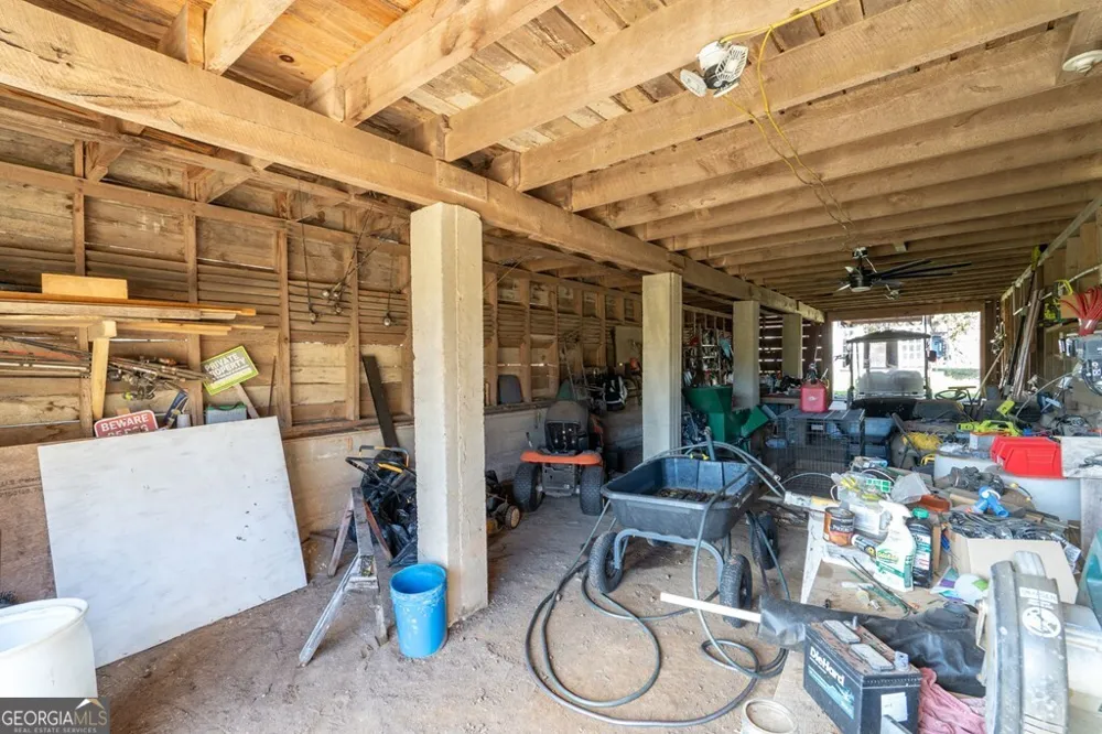 106 Settawig RD Brasstown, NC 28902