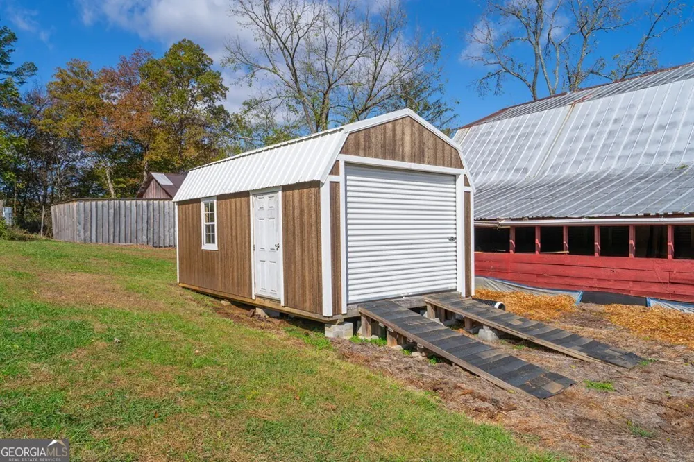 106 Settawig RD Brasstown, NC 28902