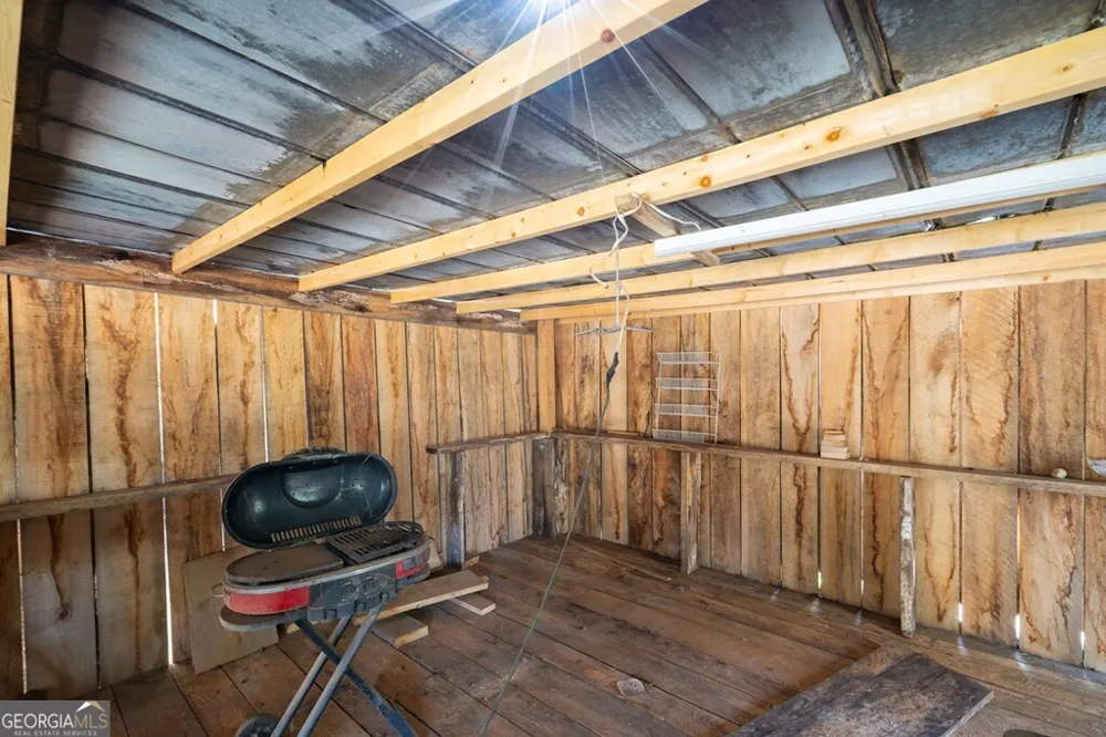 106 Settawig RD Brasstown, NC 28902