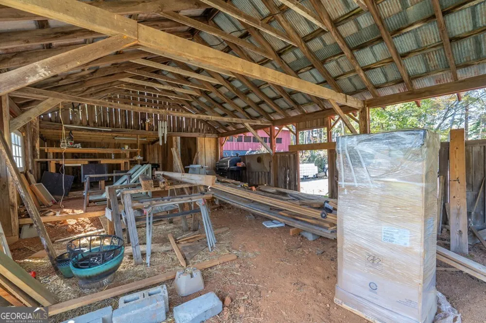106 Settawig RD Brasstown, NC 28902