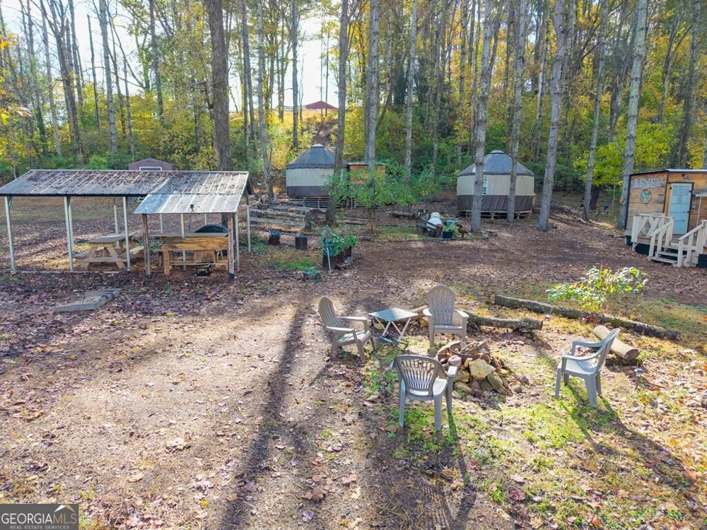 106 Settawig RD Brasstown, NC 28902