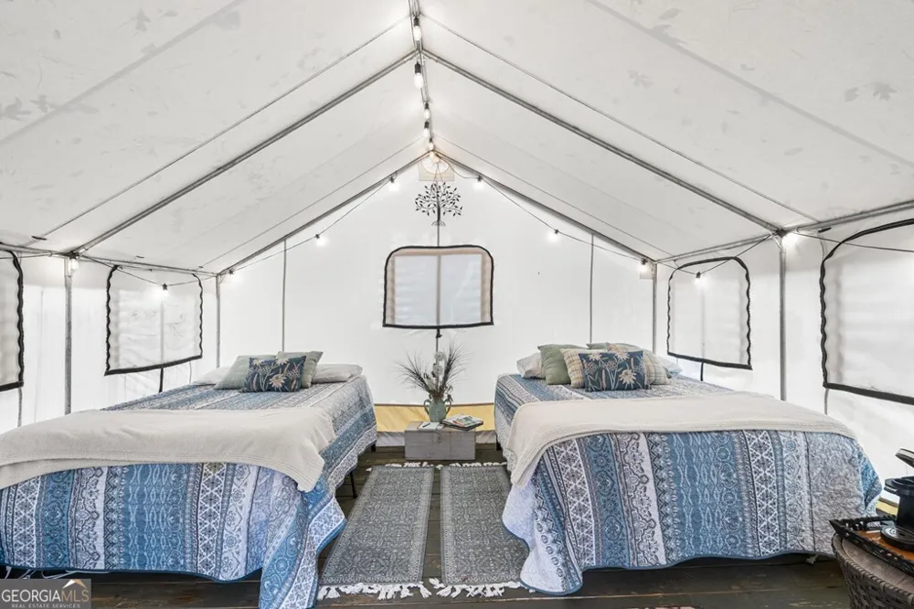 106 Settawig RD Brasstown, NC 28902