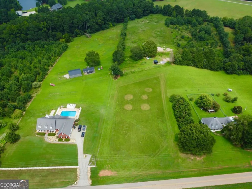 2536 Brindle Farmer RD Good Hope, GA 30641