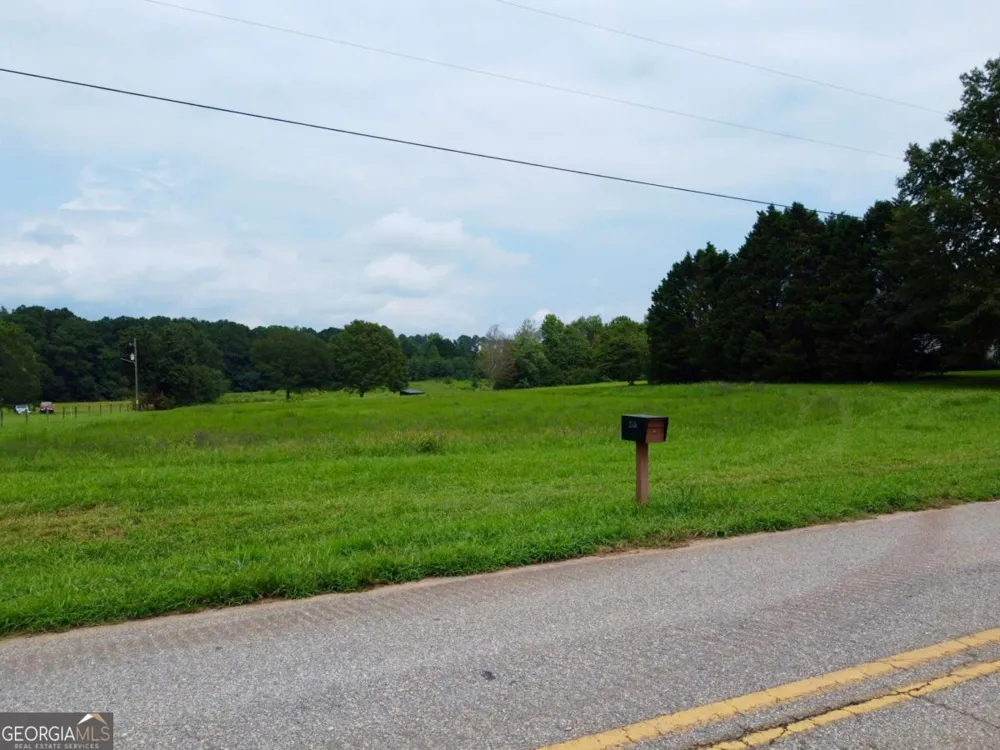 2536 Brindle Farmer RD Good Hope, GA 30641