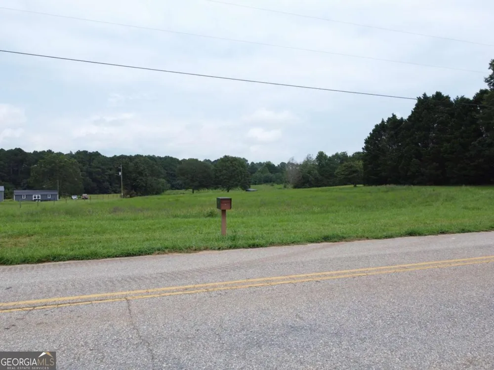 2536 Brindle Farmer RD Good Hope, GA 30641