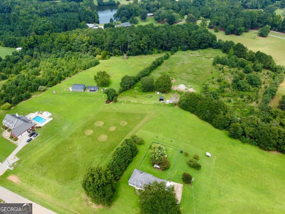 2536 Brindle Farmer RD Good Hope, GA 30641