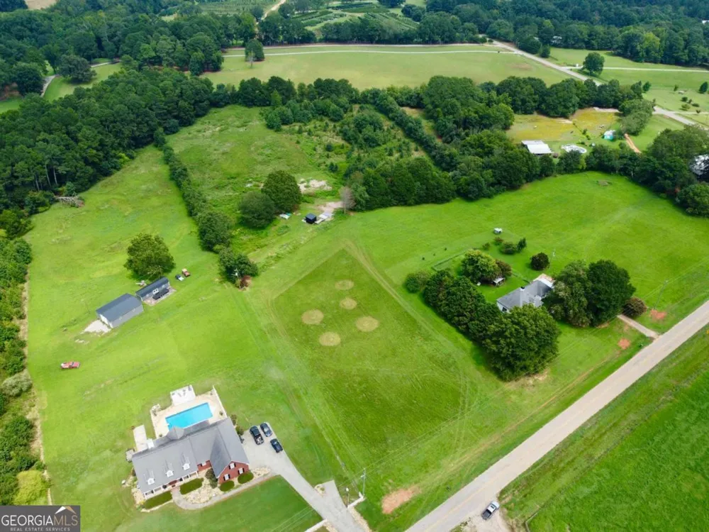 2536 Brindle Farmer RD Good Hope, GA 30641