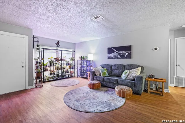 5250 Gordon Cooper Kirby, TX 78219