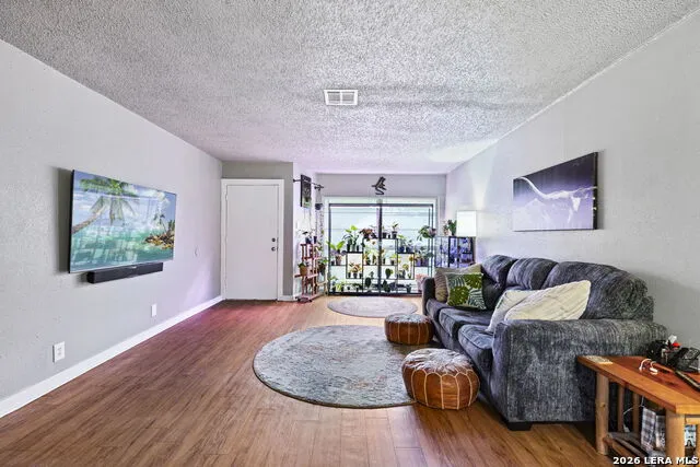 5250 Gordon Cooper Kirby, TX 78219