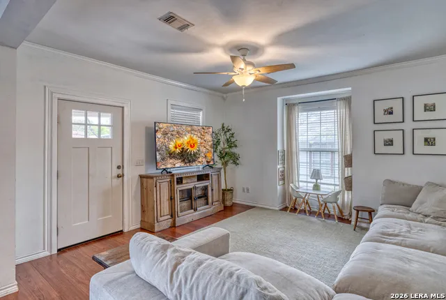 237 W OAK ST Uvalde, TX 78801