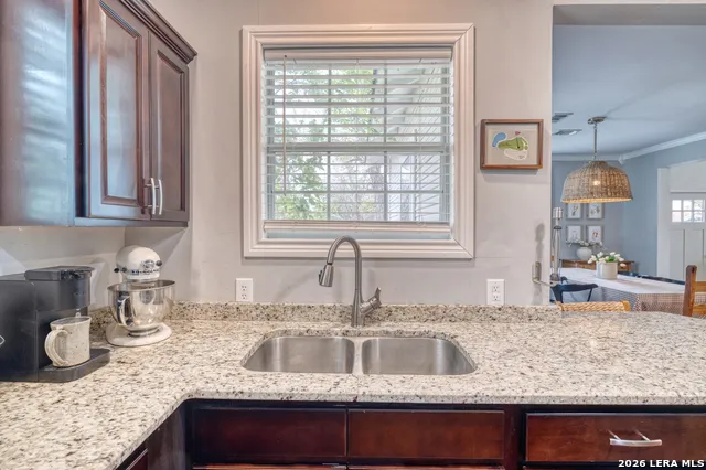 237 W OAK ST Uvalde, TX 78801