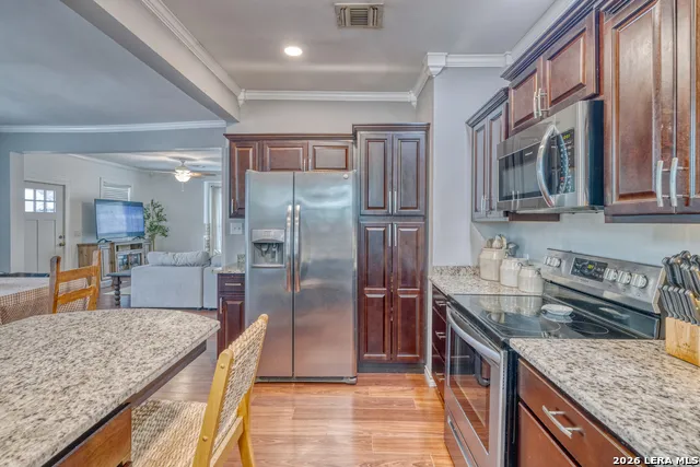 237 W OAK ST Uvalde, TX 78801