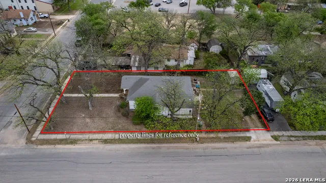 237 W OAK ST Uvalde, TX 78801
