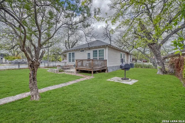 237 W OAK ST Uvalde, TX 78801