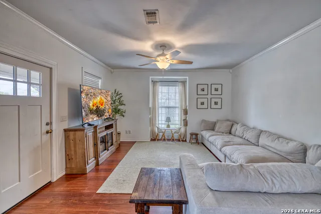 237 W OAK ST Uvalde, TX 78801