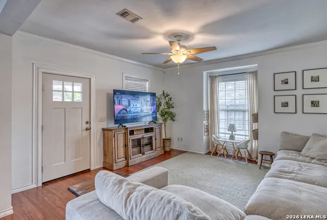 237 W OAK ST Uvalde, TX 78801