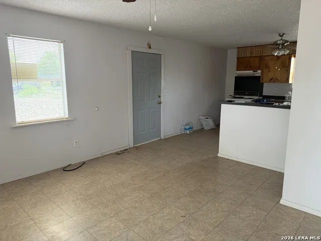 405 14TH ST Carrizo Springs, TX 78834