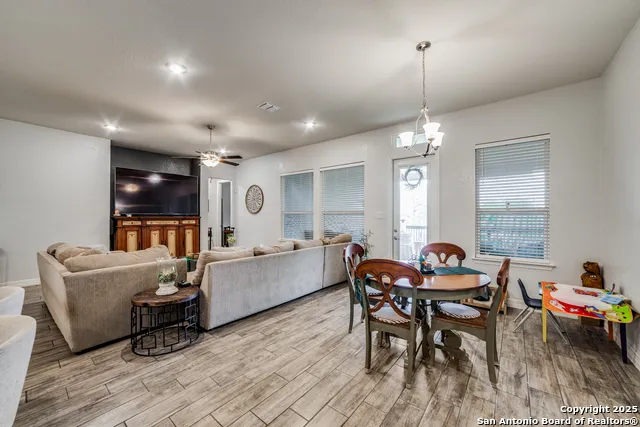 528 Lilly Blf Castroville, TX 78009