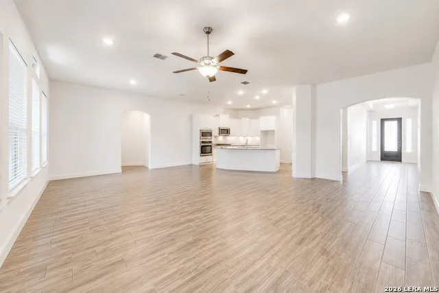 528 Lilly Blf Castroville, TX 78009