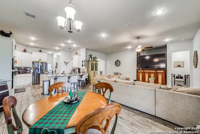 528 Lilly Blf Castroville, TX 78009