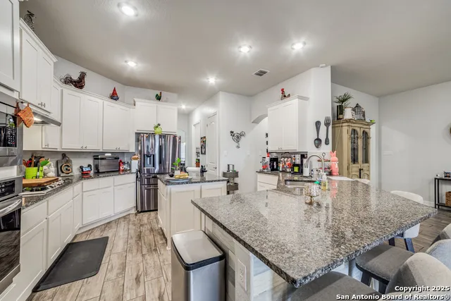 528 Lilly Blf Castroville, TX 78009