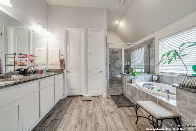 528 Lilly Blf Castroville, TX 78009
