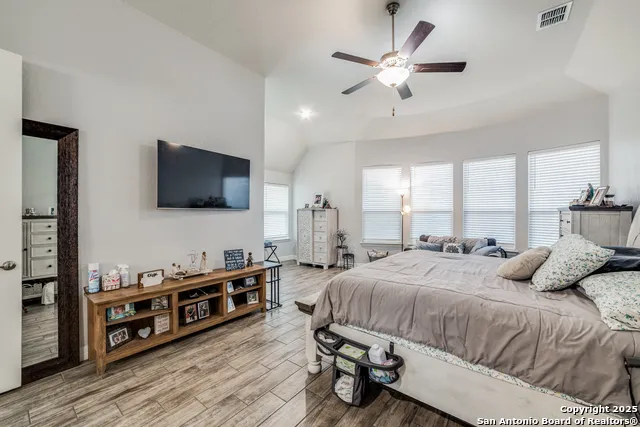 528 Lilly Blf Castroville, TX 78009