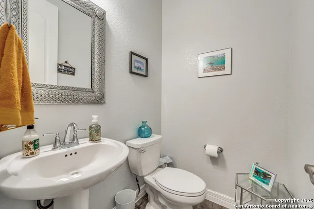 528 Lilly Blf Castroville, TX 78009