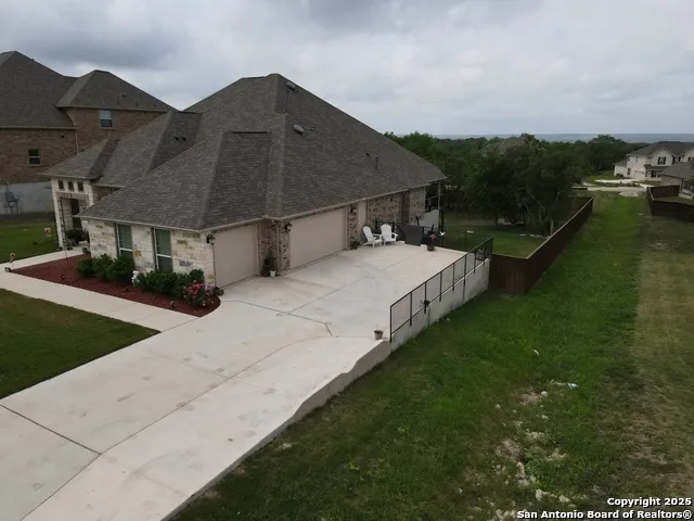 528 Lilly Blf Castroville, TX 78009