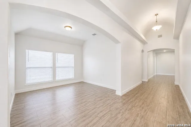 528 Lilly Blf Castroville, TX 78009