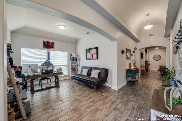 528 Lilly Blf Castroville, TX 78009