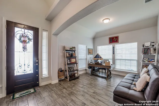 528 Lilly Blf Castroville, TX 78009