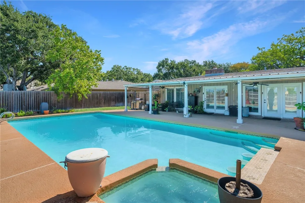 53 Camden Place Corpus Christi, TX 78412