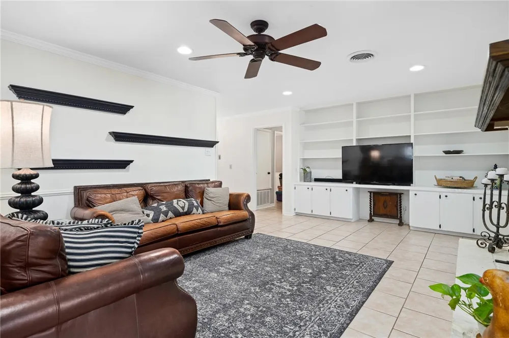 53 Camden Place Corpus Christi, TX 78412